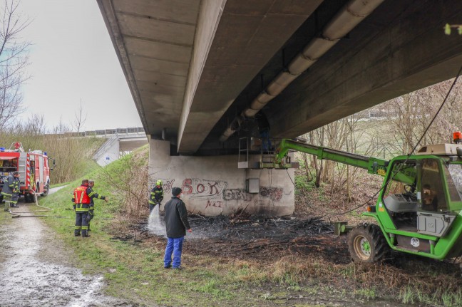 Drei Schüler nach Brand unter Brücke in Schlatt als Brandstifter ausgeforscht