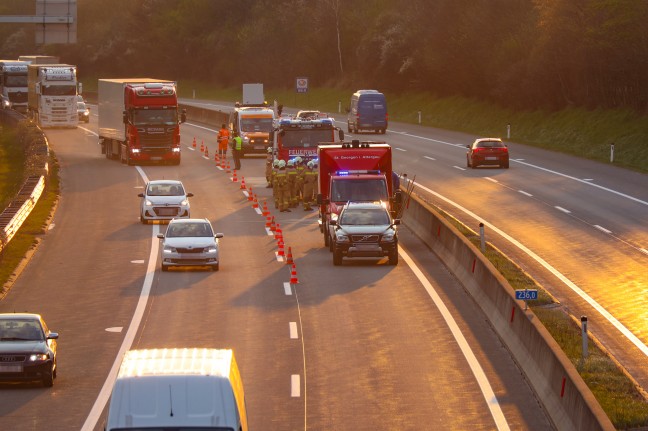 Schwerer Verkehrsunfall auf Westautobahn bei Seewalchen am Attersee