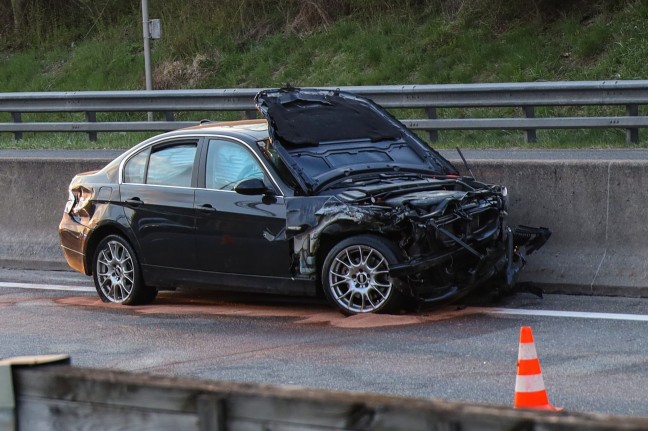 Schwerer Verkehrsunfall auf Westautobahn bei Seewalchen am Attersee