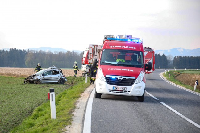 Autoüberschlag in Schiedlberg fordert eine verletzte Person