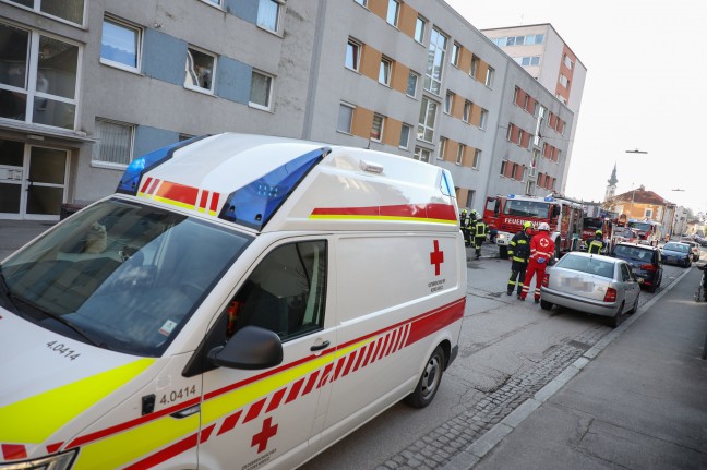 Brand in der Kche einer Mehrparteienhauswohnung in Grieskirchen