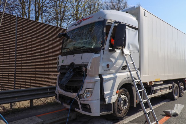 Unfall mit drei beteiligten LKW auf Welser Autobahn bei Wels sorgte für erhebliche Staus