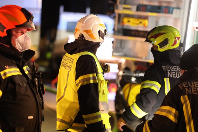 Sieben Feuerwehren bei Brand in einem Werkstättengebäude in Sierning im Einsatz