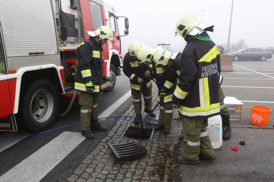 Raststation in Aistersheim wegen starker Benzindämpfe evakuiert