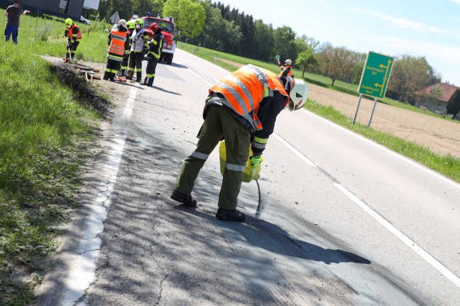 Ölwanne bei Auto nach Verkehrsunfall in Sipbachzell aufgerissen