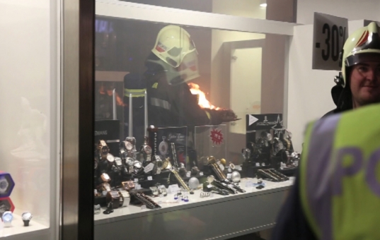 Brand eines Adventkranzes in einem Juweliergeschäft in der Welser Innenstadt