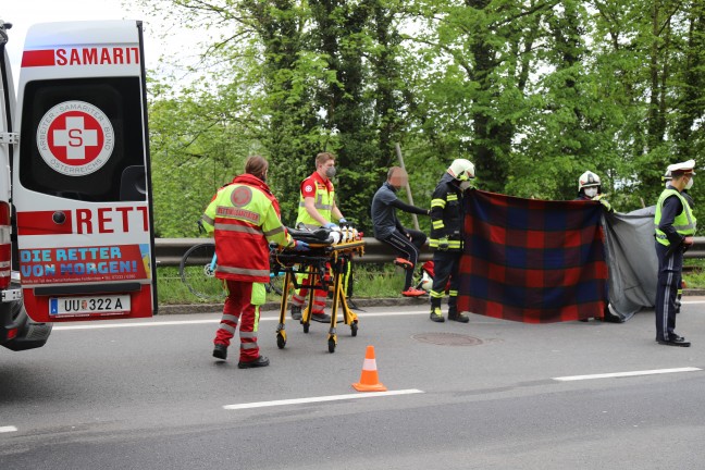 Drei Verletzte bei schwerem Auffahrunfall auf Rohrbacher Straße bei Ottensheim