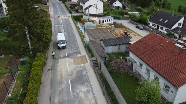 Straße bei Alkoven und Wilhering droht samt Gashauptversorgungsleitung in eine Baugrube zu rutschen