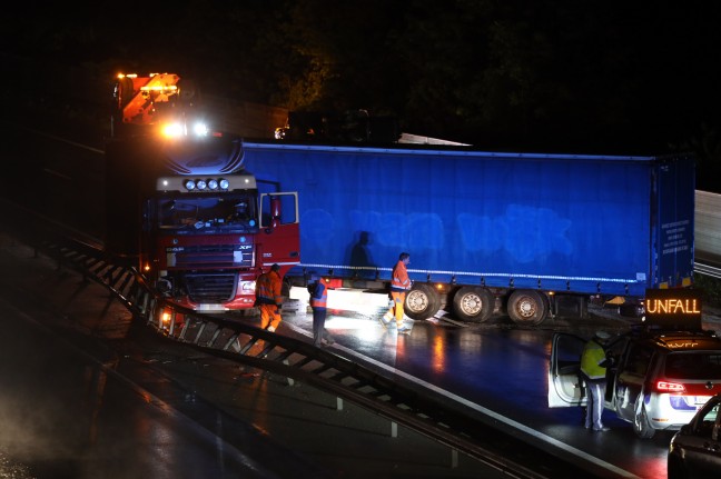 Nach Unfall querstehender LKW f�hrte zu n�chtlicher Sperre der Welser Autobahn bei Marchtrenk