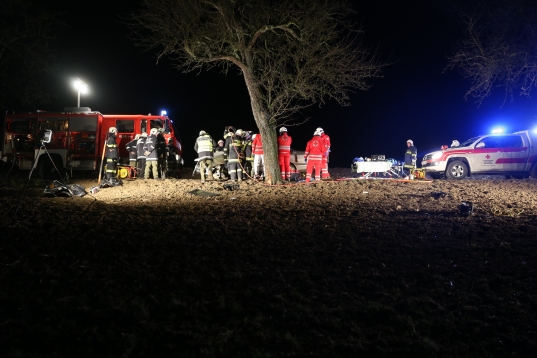 Lenker bei Verkehrsunfall in Pichl bei Wels schwer im Fahrzeug eingeklemmt