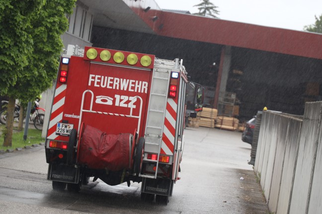 Einsatz nach gemeldetem Kabelbrand bei Unternehmen in Wels-Puchberg