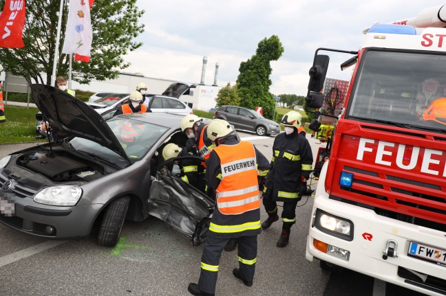 Menschenrettung nach Kreuzungscrash auf Pyhrnpass Straße bei Steinhaus