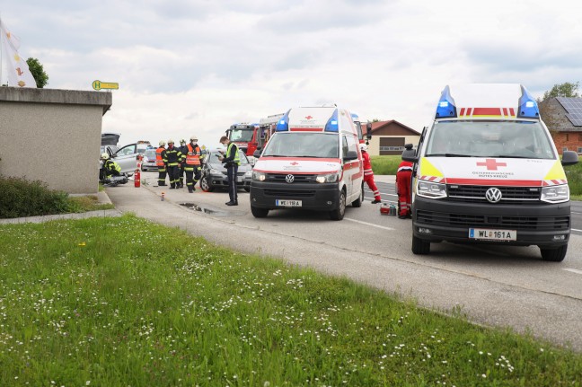 Menschenrettung nach Kreuzungscrash auf Pyhrnpass Strae bei Steinhaus