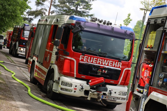 Brand einer Doppelgartenhtte in Wels-Schafwiesen