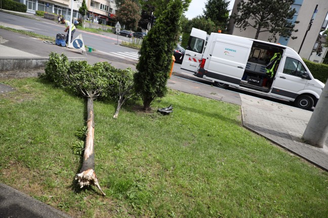 Fußgängerin (75) nach Kreuzungscrash in Linz-Bindermichl-Keferfeld von Rettungsauto erfasst und tödlich verletzt