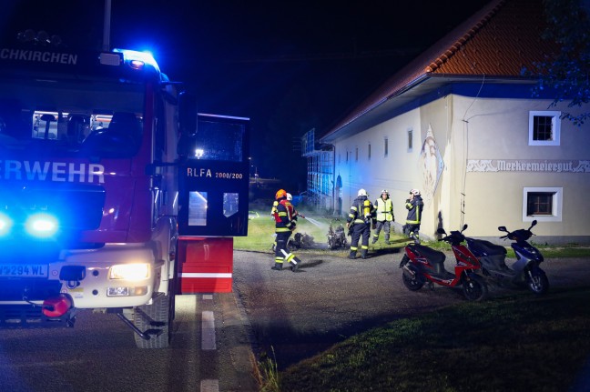 Zwei abgestellte Mopeds in Buchkirchen in Flammen aufgegangen