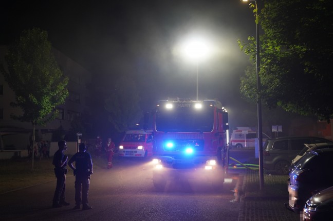 Drei Verletzte bei Kellerbrand in einem Mehrparteienwohnhaus in Leonding