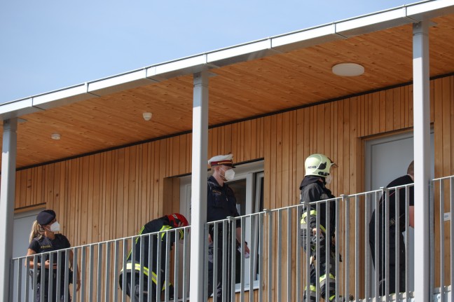 Homemelderalarm und Kreislaufkollaps: Feuerwehr in Wels-Lichtenegg im Einsatz