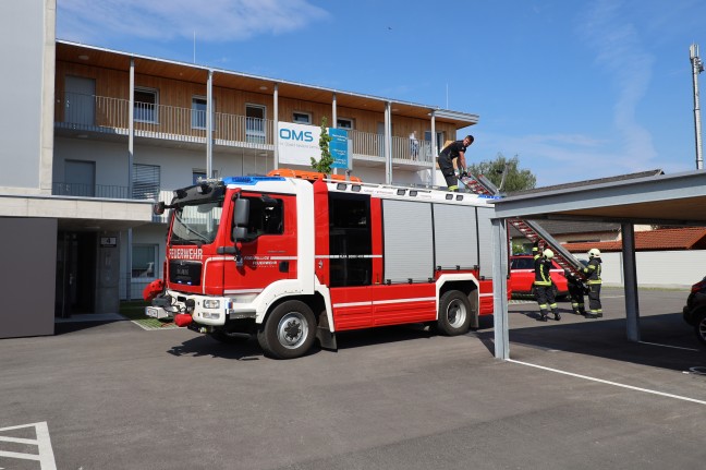 Homemelderalarm und Kreislaufkollaps: Feuerwehr in Wels-Lichtenegg im Einsatz