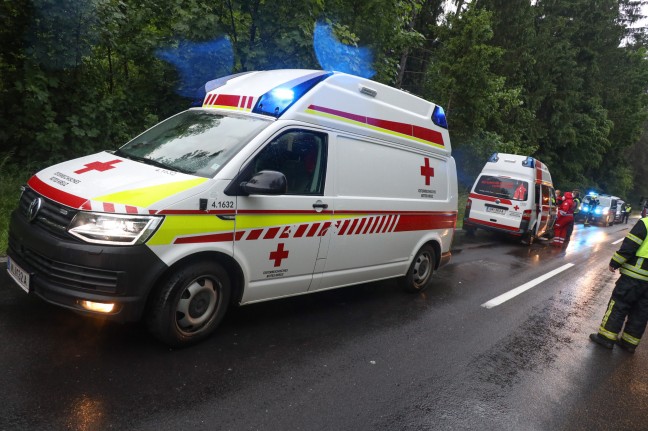 Frontalkollision auf Gmundener Straße bei Stadl-Paura fordert vier Verletzte