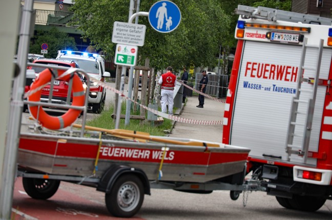 Tödliches Ereignis: Person in Wels-Innenstadt durch Einsatzkräfte leblos aus der Traun geborgen