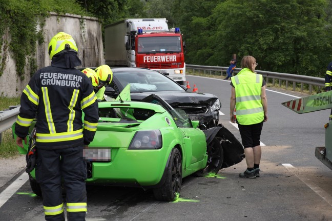 Vier teils Schwerverletzte bei Frontalcrash auf Steyrtalstraße in Grünburg