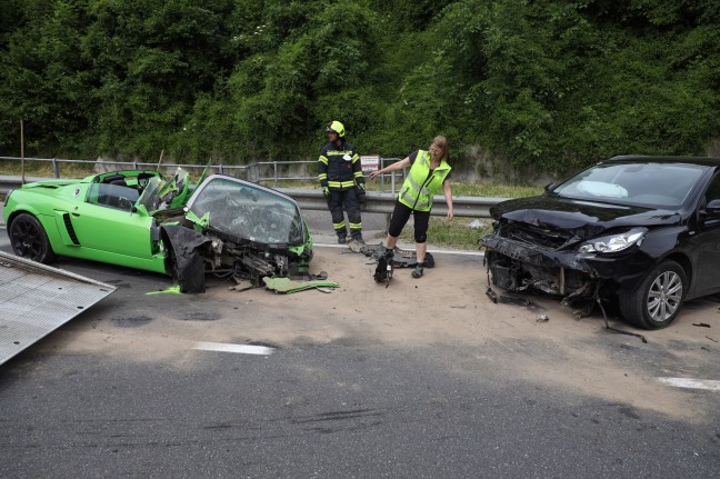 Vier teils Schwerverletzte bei Frontalcrash auf Steyrtalstraße in Grünburg