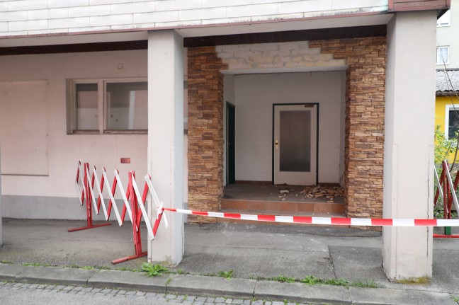 Abgestürzte Fassadenteile in Wels-Innenstadt sorgen für Einsatz der Feuerwehr