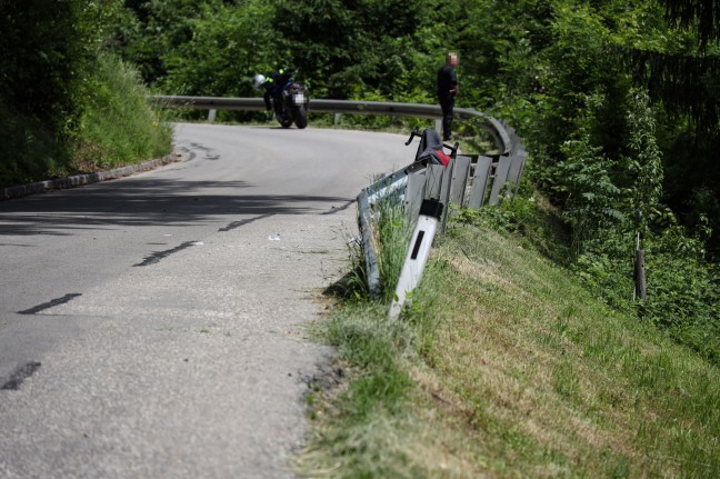 Motorradfahrer bei Micheldorf in Oberösterreich schwer verunfallt
