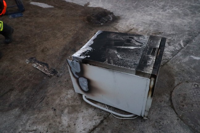 Brand eines Geschirrspülers in einem landwirtschaftlichen Gebäude in Asten