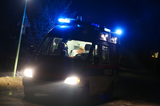 Stark alkoholisierter PKW-Lenker landete mit seinem Fahrzeug im Grünbach