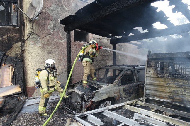 Brand eines Carport mit Fahrzeugen in Linz-Bulgariplatz griff auf Fassade und Wohnung über