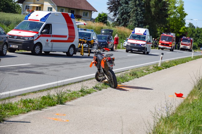 Vier teils Schwerverletzte bei Motorradkollision auf Pyhrnpass Straße in Sattledt