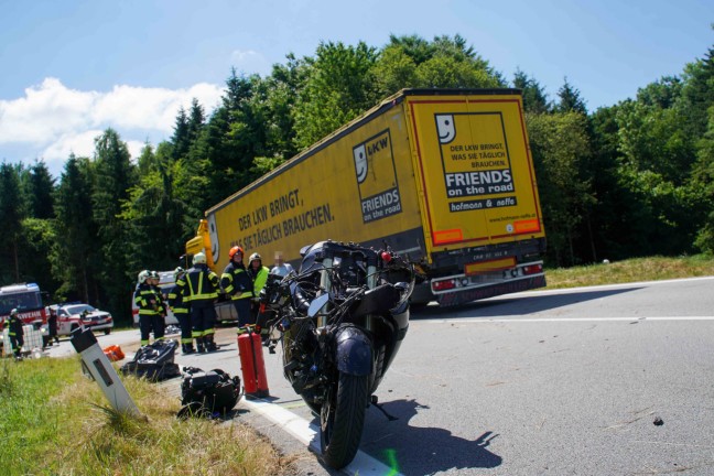 Zwei Tote: Motorradlenker (47) erlag nach schwerem Crash mit LKW im Klinikum seinen Verletzungen