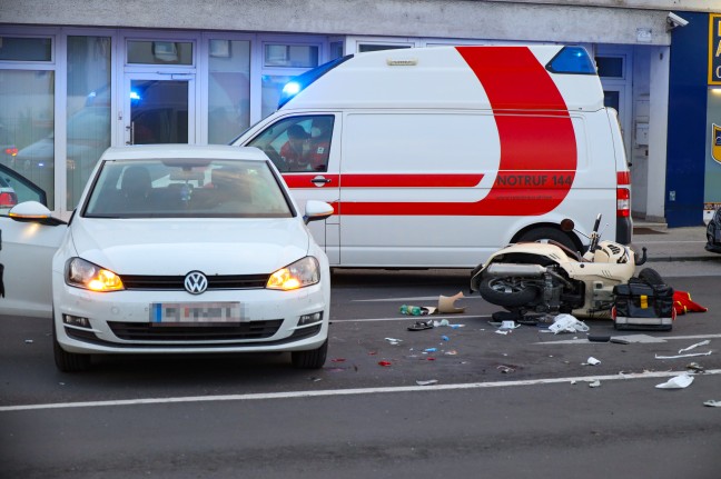 Motorradlenker bei Kollision mit ausparkendem Auto in Wels-Innenstadt schwerst verletzt