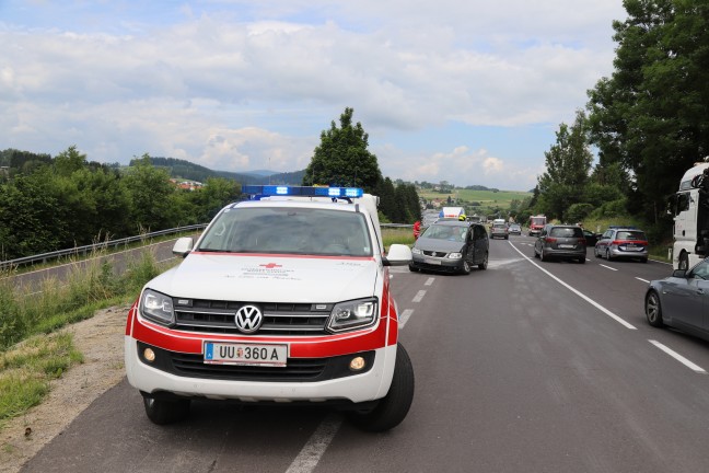 Schwerer Unfall auf der Leonfeldener Straße bei Zwettl an der Rodl fordert sechs Verletzte