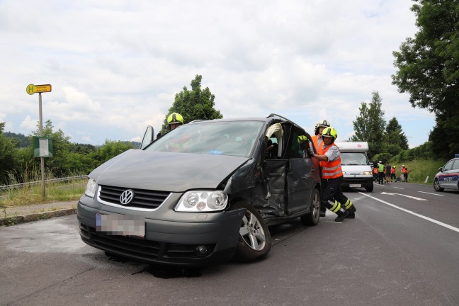 Schwerer Unfall auf der Leonfeldener Straße bei Zwettl an der Rodl fordert sechs Verletzte