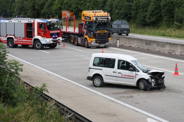 Auto auf Westautobahn bei Sipbachzell gegen Heck eines LKW gekracht