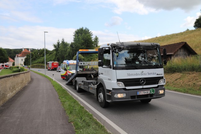Kollision zwischen PKW und Rettungswagen in Wilhering endet glimpflich