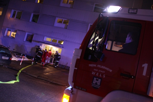 Drei Verletzte bei Küchenbrand im 6.Stock eines Welser Mehrparteienhauses