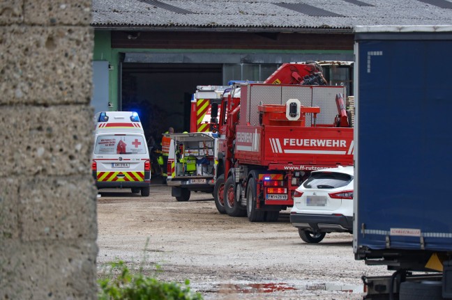 Personenrettung: Schwerstverletzter bei Unfall auf Gelände eines alten Säge- und Hobelwerks in Regau