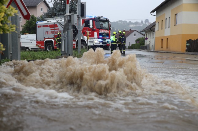 Anhaltender Starkregen sorgt weiterhin für Einsätze der Feuerwehren
