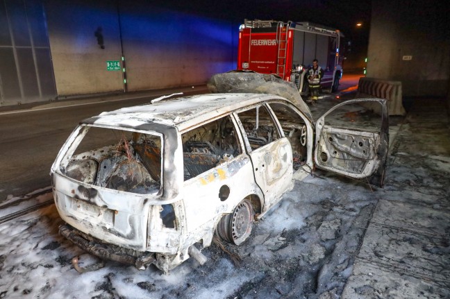 Brand im Tunnel Steinhaus-Taxlberg der Innkreisautobahn bei Steinhaus sorgt für größeren Einsatz