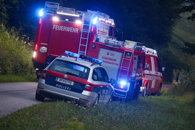 Auto bei spektakulärem Verkehrsunfall in Roßleithen in der Teichl gelandet