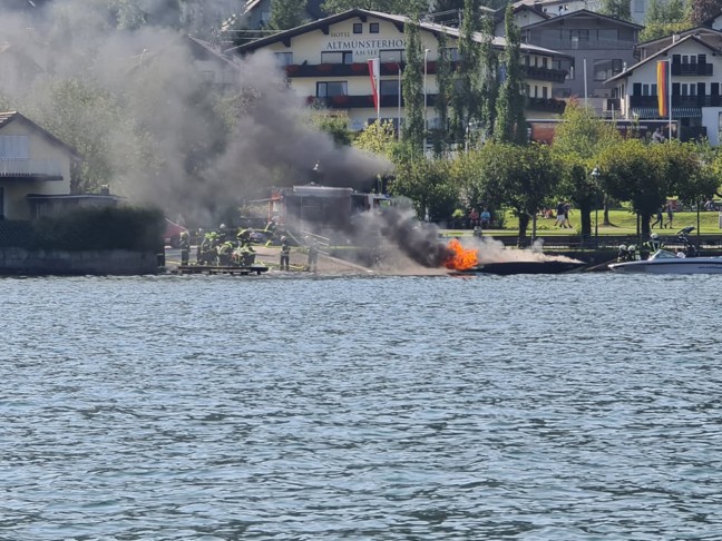 Bootsexplosion am Traunsee bei Altmünster fordert drei Verletzte