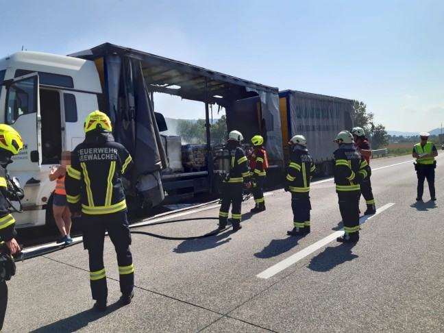 LKW-Brand auf Westautobahn bei Schörfling am Attersee sorgt für stundenlangen Stau