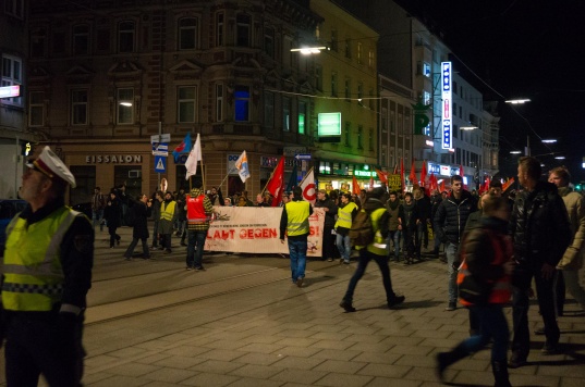 Angespannte Situation wegen Demonstration gegen den Burschenbundball in Linz