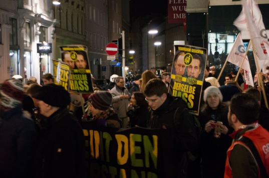 Angespannte Situation wegen Demonstration gegen den Burschenbundball in Linz