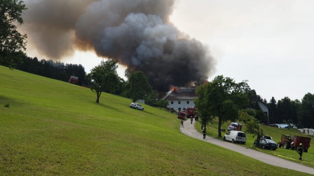 20 Feuerwehren: Bauernhof in Garsten bis auf Grundmauern niedergebrannt