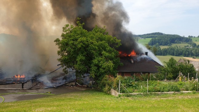 20 Feuerwehren: Bauernhof in Garsten bis auf Grundmauern niedergebrannt